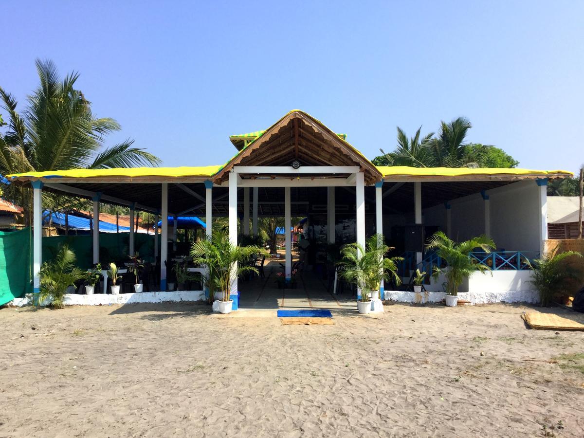 Morjim Queen Beach Resort Exterior photo