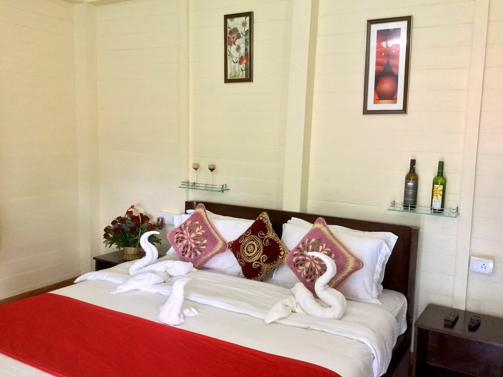 Morjim Queen Beach Resort Exterior photo